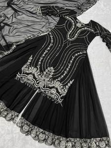 Traje Sharara de Georgette con Bordado sin Costuras y Piel Sintética, Diseño de Diseñador, Venta al por Mayor, Salwar Kameez Pakistaní, Especial para Fiestas y Festivales - Product Image 5