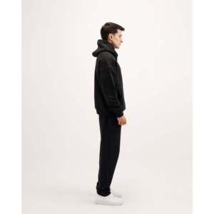 Sweat à capuche essentiel noir 100 % coton avec étiquette personnalisée, en molleton bouclette XL, avec broderie 3D et motif uni imprimé à l'acide - Product Image 3