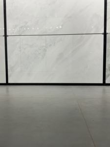 Carreaux de porcelaine de 800x1600mm en grande dalle carreaux vitrifiés pour le sol pour l'utilisation dans un intérieur somptueux dans une villa, fabriqués en Inde - Product Image 3