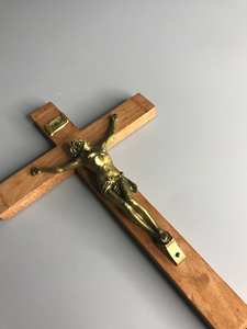 Crucifix en laiton et bois à finition antique, croix chrétienne, décoration murale religieuse pour salle de prière d'église - Product Image 2