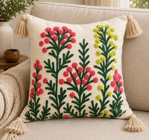 Coussin décoratif en coton brodé à la main avec insert, motif prairie botanique rose, avec pompons, pour salon - Product Image 1