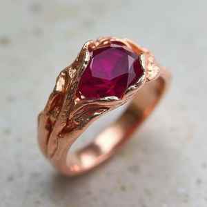 Bague rubis rose lave Iridescent Glow Dainty Sculpted Whisper Poli Gracieux Inspiré Soulful Curved Radiant Soft Crafted Jewel - Product Image 1