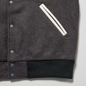 Veste de baseball d'hiver au look élégant, avec des patchs brodés sur le devant, impression sérigraphique, lettres d'université, style universitaire - Product Image 5