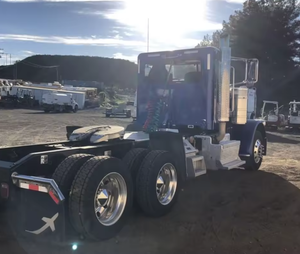 Camion tracteur Peterbilt 389 T/A Sleeper de haute performance 2015 prêt à être expédié - Product Image 2