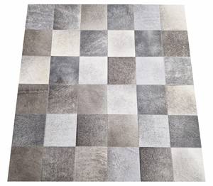 Le tapis en cuir de vache personnalisé ultime pour la décoration intérieure avec un design rayé traditionnel, antidérapant et adapté aux animaux domestiques pour des espaces élégants - Product Image 2
