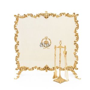 Écran de cheminée en laiton doré de style baroque de luxe et ensemble d'outils d'entretien assortis - Product Image 1