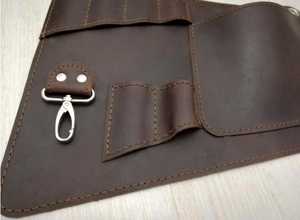 Tablier d'atelier en cuir véritable de haute qualité avec logo personnalisé Tablier de cuisine en cuir avec poches pour barbier - Product Image 2