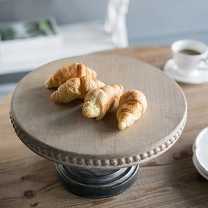 Base para Pastel de Madera Rústica con Borde Decorativo y Base de Metal Negro, Redonda, para Exhibición de Postres en Bodas y Decoración del Hogar - Product Image 4