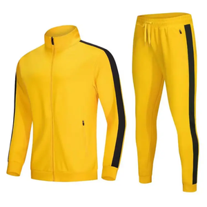 Survêtement noir pour homme Elite |   Combinaison d'entraînement personnalisée à rayures jaunes en chevron |   Ensemble d'équipe : short zippé, pantalon de jogging et veste de sport - Product Image 4