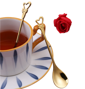 Cuillère de service en laiton antique au design élégant en forme de cœur, design ornemental pour la vaisselle de restaurant, pour hôtel, restaurant, décoration de la maison - Product Image 1