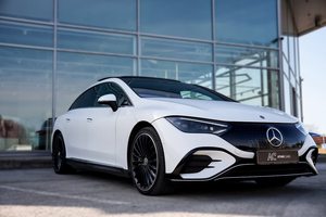 Bonne affaire pour un Mercedes-Benz EQE 500 4MATIC 2023 - Prêt à être expédié - Product Image 4