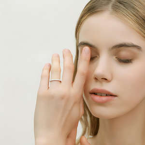 Bague de mariage classique en argent sterling 925 avec moissanite pour femme, taille brillant rond et sertissage à griffes - Bijoux de luxe - Product Image 3