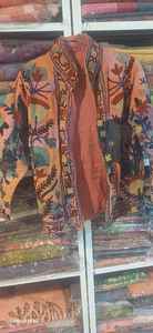 Manteau d'hiver respirant pour femme veste matelassée multicolore faite à la main avec ceinture en coton imprimé Bagru et décoration de poche brodée - Product Image 4