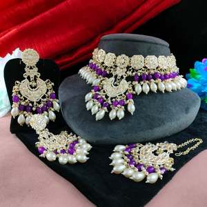 Collier Kundan délicat serti de perles éthérées douces Maang Tikka travail suspendu bijoux de mode gracieusement ornés - Product Image 3