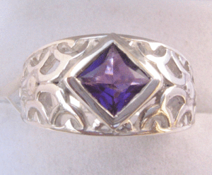 แหวนพลอยแอมะทิสต์ธรรมชาติสำหรับผู้หญิงจาก Shah Gems ทำจากเงินแท้ 925 ประดับโอปอล โกเมน และเพชรทรงลูกแพร์ ชุบโรเดียม เครื่องประดับคุณภาพสูง - Product Image 1