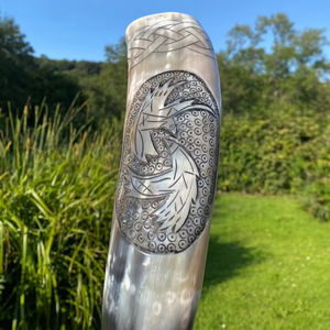 Cuerno para beber vikingo de estilo animal pulido hecho a mano de lujo, artesanía única auténtica y elegante para experiencias de bebida fina - Product Image 1