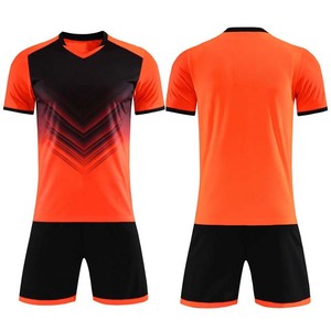 Conception personnalisée de vêtements de football pour adultes, ensembles d'uniformes en polyester de haute qualité, y compris un maillot et un short-Option OEM ODM - Product Image 1