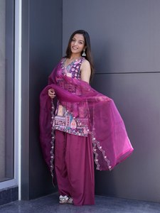 เหมาะสำหรับชุดเทศกาล/ ใส่เที่ยวสบายๆ/ หรือใส่ในวันที่ต้องแต่งกายสไตล์ชาติพันธุ์ในออฟฟิศ  ชุดคุर्ติแบบคอวี ดีไซน์สวยงาม สำหรับผู้หญิง - Product Image 2