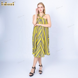 Ensemble pour femme en viscose à rayures 4.0, sans manches, col en V, avec ourlet brodé à la main, écologique, respirant, certifié OEKO-TEX et ignifuge - Product Image 3