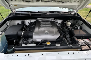 Veicolo Usato Economico con Guida a Sinistra |   Guida a destra |   TOYOTA TUNDRA SR5 DOPPELLE CABINA 5.7L TRD 4X4 2010 CON 48K KM DI CHILOMETRAGGIO - Product Image 6