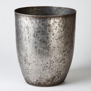 Jardinière décorative classique en métal antique parfaitement conçue pour un style de jardin extérieur intérieur élégant et une décoration saisonnière - Product Image 3