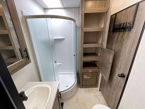RV USADO F-O-R-E-S-T R-I-V-E-R- VEN-G-E-A-N-CE ROGUE 26VKS MODELO 2022 Listo para la Venta - Product Image 5