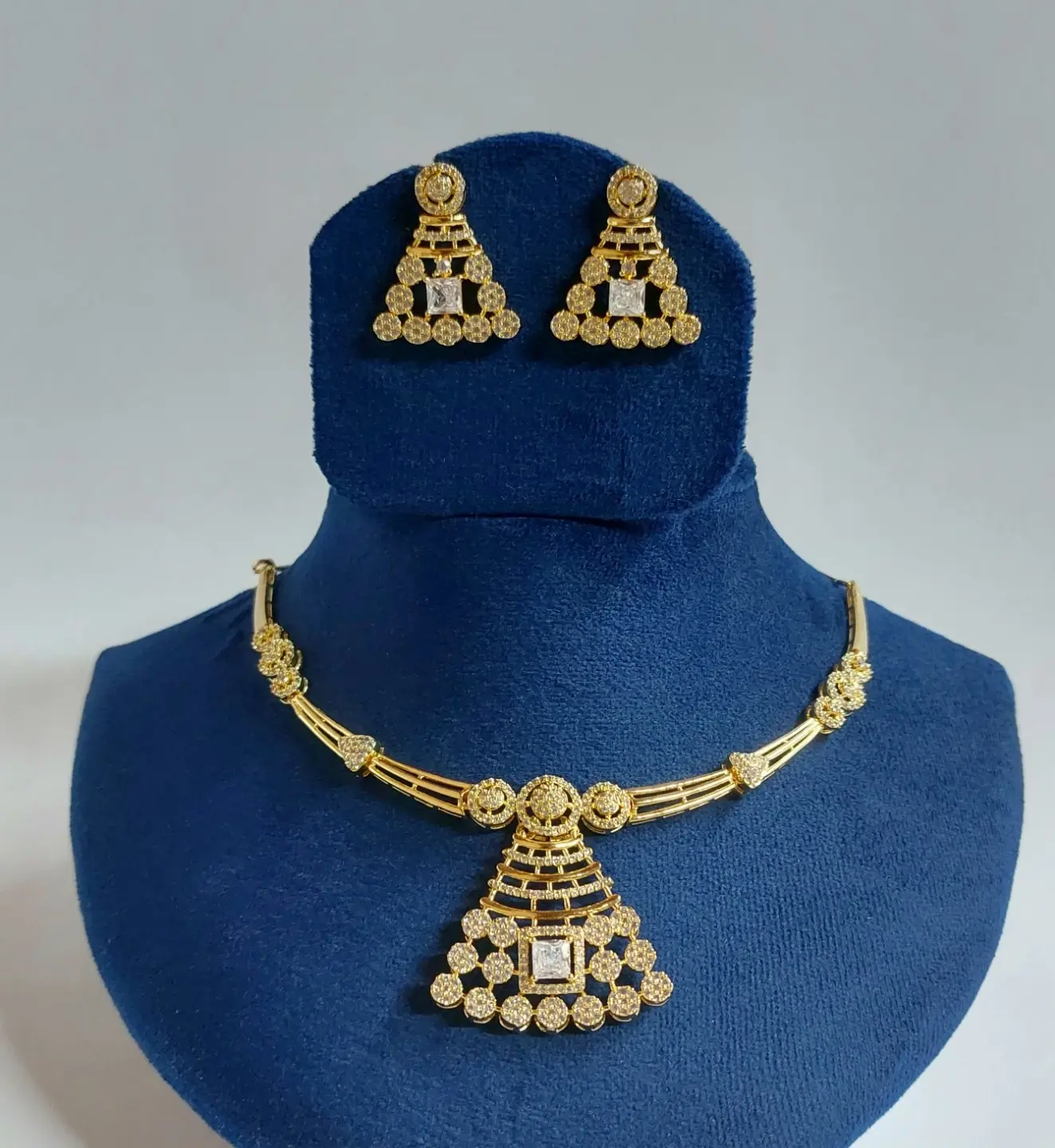 Son özel tasarımcı hafif amerikan elmas kolye küpe koleksiyonu kadın ve kız çifti ile Set 2024