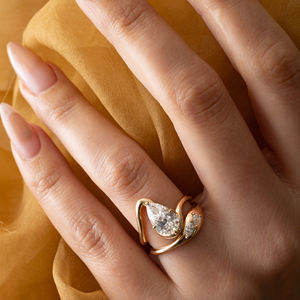 Bague élégante en diamant de laboratoire taillé en poire 220 Ct GH VS Plus bijoux de fiançailles en solitaire étincelant pour femmes classiques modernes - Product Image 1