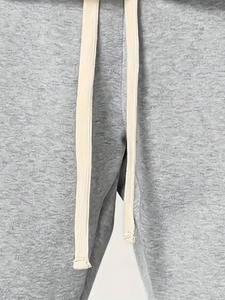 กางเกงจ็อกเกอร์ผ้าฟลีซสีเทาสไตล์ลำลองคุณภาพสูงสำหรับผู้ชาย  ขาตรง น้ำหนักเบา ทรงบาน  ใส่สบาย  รับสกรีนโลโก้ - Product Image 4