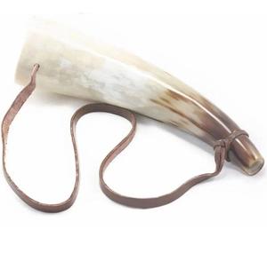 Corne soufflante nordique en corne de buffle naturelle avec lanières en cuir Finition polie Gravée à la main Design sculpté-Feng Shui - Product Image 2