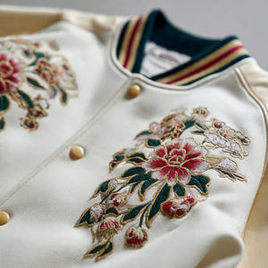 Chaquetas Varsity con Parches Bordados de Alta Calidad, Chaqueta Varsity de Invierno para Ropa Urbana, Chaqueta Varsity con Botones, Chaqueta Varsity con Cuello Redondo y Mangas de Cuero - Product Image 2