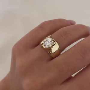 แหวนทองคำแท้ 14K ประดับเพชรทรงกลม 1.52 กะรัต ผลิตในห้องปฏิบัติการ ดีไซน์วงกว้าง ของขวัญโรแมนติกสำหรับคนรักในวันเกิด - Product Image 5