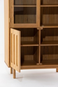 ตู้โชว์ประตูกระจกไม้เนื้อแข็งที่ทันสมัยสีน้ำตาลอ่อนสำหรับห้องนั่งเล่นโรงแรมใช้ในบ้านขนาดใหญ่เป็นมิตรกับสิ่งแวดล้อม - Product Image 5