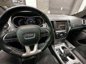 Jeep Grand Cherokee SRT SUV d'occasion en excellent état - Product Image 3