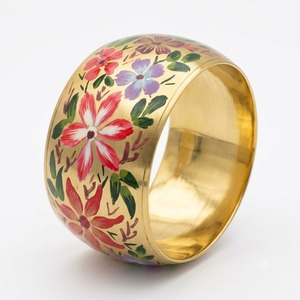 กำไลข้อมือทองชุบลายดอกไม้แบบอินเดียโบราณ งานเพ้นท์มือจากทองเหลือง กำไลแบบสั่งทำพิเศษสำหรับการส่งออก B2B ขายส่งเครื่องประดับ - Product Image 1
