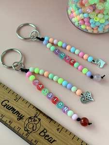 Porte-clés fait main avec perles en bois et anneau en acier inoxydable | Porte-clés coloré en perles de bois et acier inoxydable | VRNQ - Product Image 5
