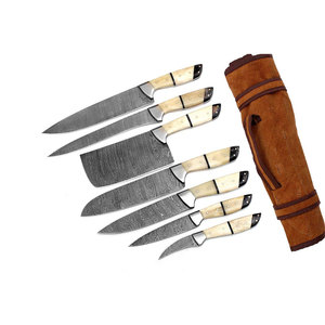 Ensemble de couteaux de chef en damas de qualité supérieure, sur mesure, en stock. Ensemble de couteaux de chef en damas à vendre. - Product Image 1