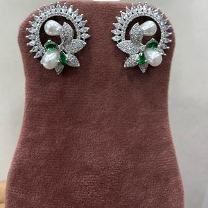 Fantaisie SilverTone Tops Boucles D'oreilles Avec Zircon Spark Fantaisie Boucles D'oreilles Femmes Boucles D'oreilles pour La Fête Porter Des Accessoires De Mode - Product Image 1