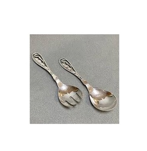 Serveur à salade au design unique en laiton massif plaqué argent avec long manche en relief de qualité incroyable vente chaude - Product Image 1