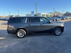 2021 d'occasion Chevroletee SuburbanN LT - Product Image 4