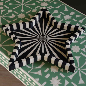 Plateau de service rectangulaire décoratif en os incrusté avec un motif rayé noir, fait main, décoration d'intérieur - Product Image 5