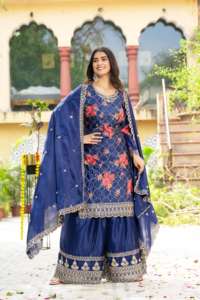 Costume de palazzo élégant avec long Kurti et Dupatta brodé, idéal pour les réceptions traditionnelles et les fiançailles à vendre - Product Image 4