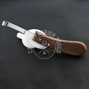 Cuchillo de corte de pezuña Premium, herramienta de herrador, cuchillo de pezuña con hoja larga y delgada, cuchillo de pezuña de caballo de acero inoxidable, mango de madera - Product Image 6