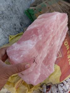 Piedra en bruto de cuarzo rosa, cristal Rosa crudo, piedra de Reiki curativa, trozos de piedras preciosas naturales, suministro de artesanía y joyería - Product Image 5