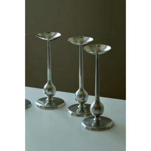 Bougeoir en aluminium d'inspiration antique avec un attrait intemporel et un savoir-faire artistique haut de gamme pour un style de maison classique - Product Image 3