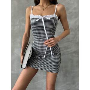 Robe de travail noire à carreaux et bretelles Topshow - Produit en gros - Product Image 2