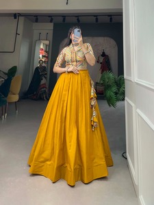 Lehenga choli ผ้าฝ้ายบริสุทธิ์พิมพ์ลายสำหรับงานแต่งงานของผู้ใหญ่ชาวอินเดียปากีสถานล่าสุดของดีไซเนอร์ Fab Zone - Product Image 4