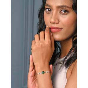 Pulsera de tenis con flor verde chapada en rodio de oro de 14k - Product Image 4