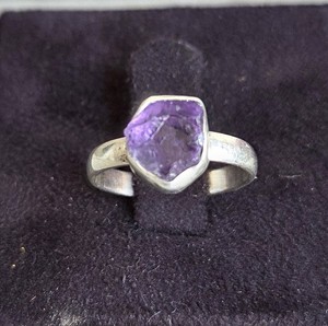 Anillo Artesanal de Amatista Natural, Plata 925, Hecho a Mano, Estilo Boho Irregular, para Mujer, Boda, Moderno, Talla Personalizada, Venta al Por Mayor - Product Image 2