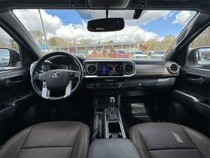 Auto Usado de Calidad a Precio Accesible, Toyota Tacoma Limited 2016, Volante a la Izquierda - Product Image 2